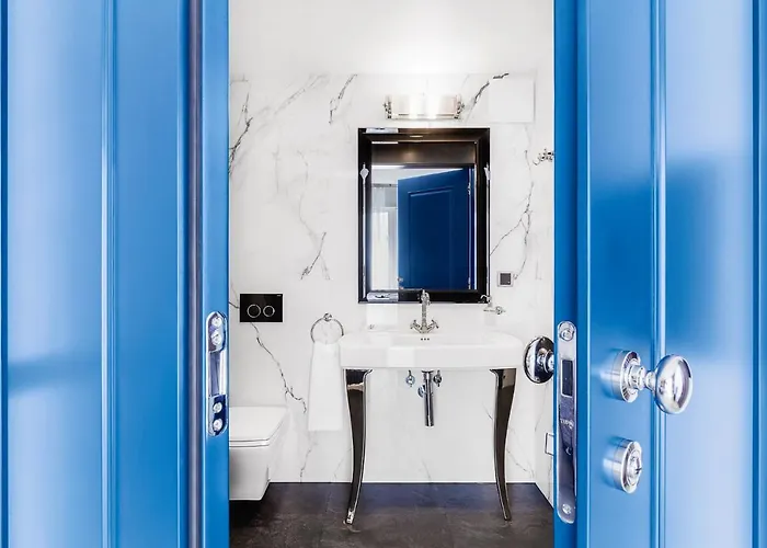 7th Floor & Apartment *