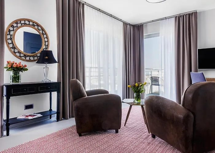 Lägenhet 7th Floor & *