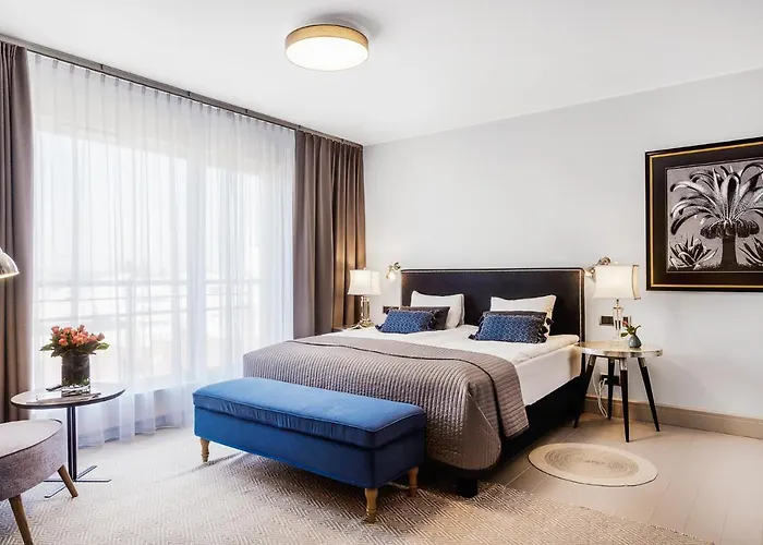 7th Floor & Apartment