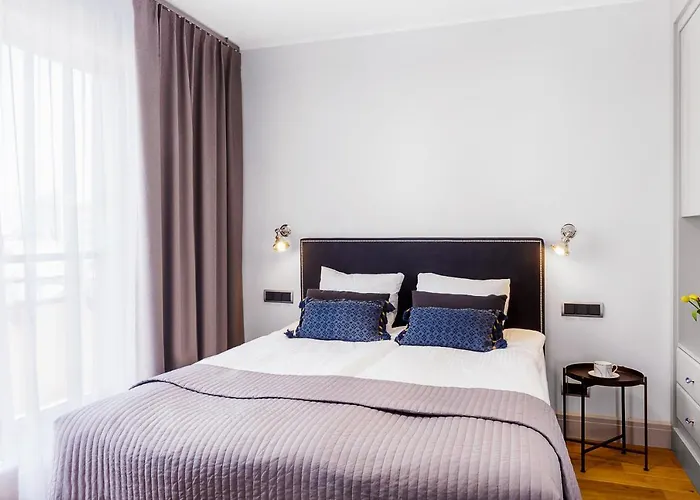 Lägenhet 7th Floor & *