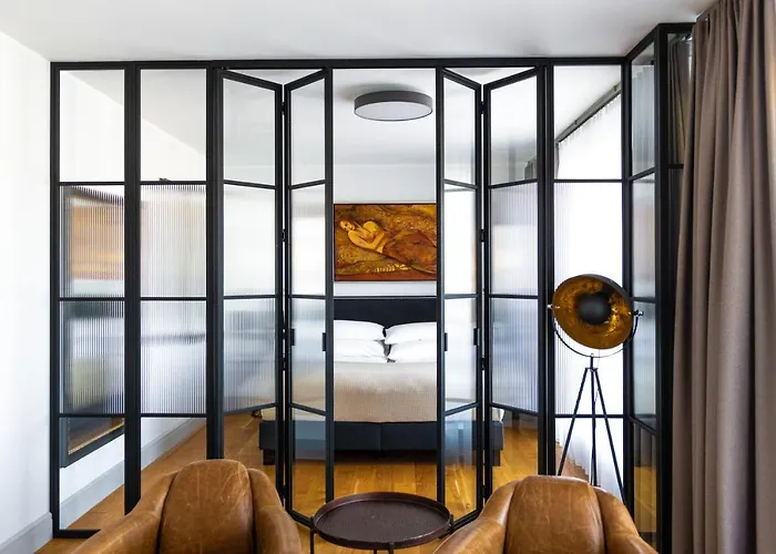 7th Floor & Apartment *